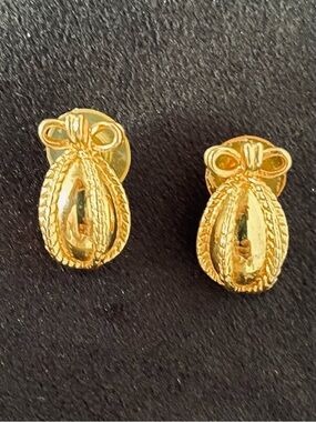 #219 Vintage Joan Rivers Egg Bow Russian Imperial Style Goldtone Earrings